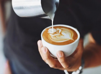 Conheça a história do café com leite 